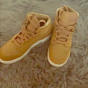 Jordan Mid 1’s
